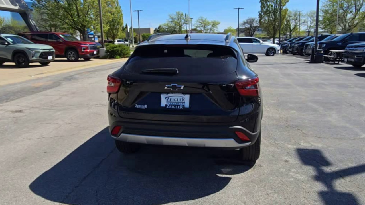2025 Chevrolet Trax LT photo 26