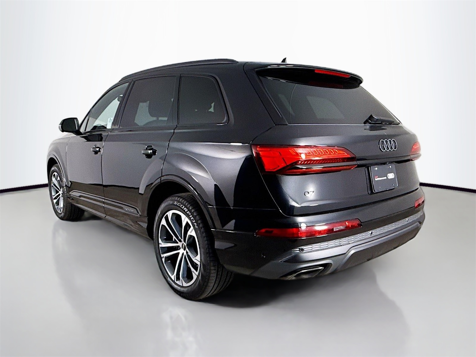 2025 Audi Q7 45 Premium Plus photo 2