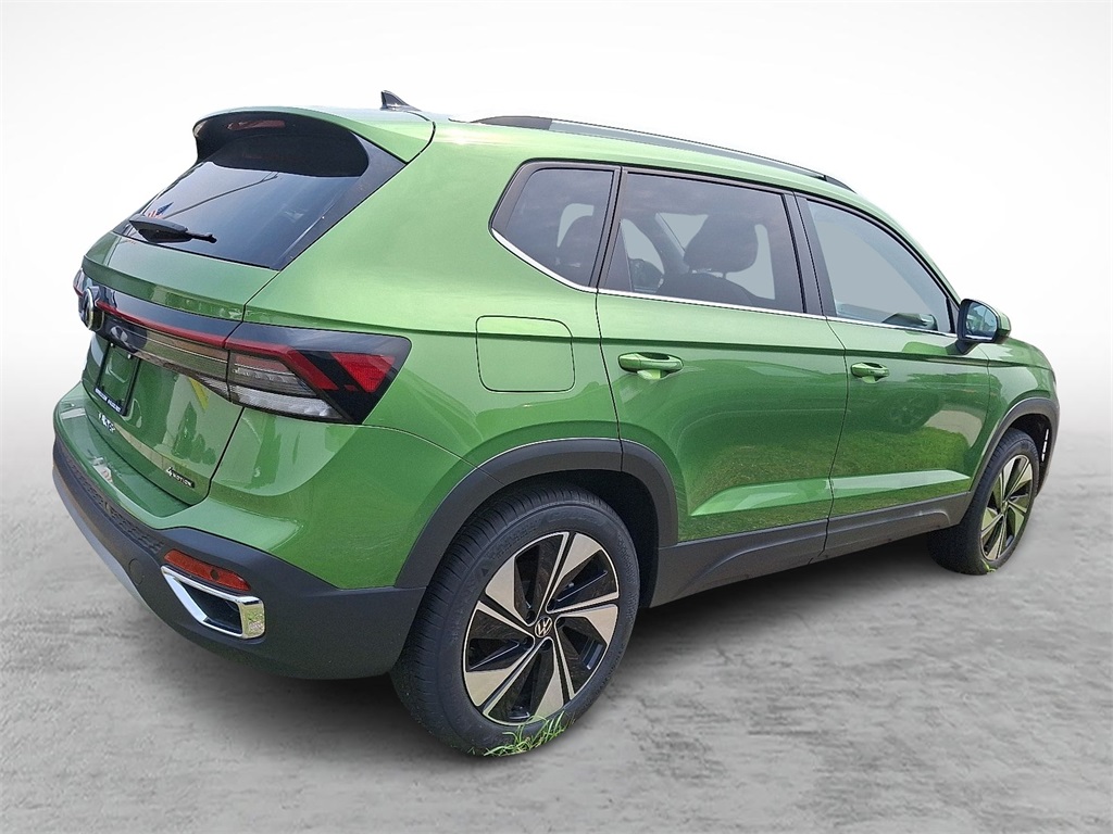 2025 Volkswagen Taos SE photo 3