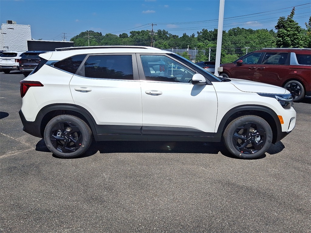 2026 Kia Seltos EX photo 3