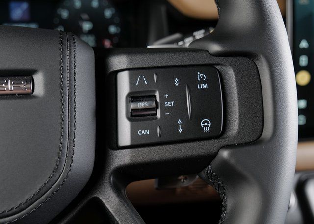 2025 Land Rover Defender 130 V8 photo 19