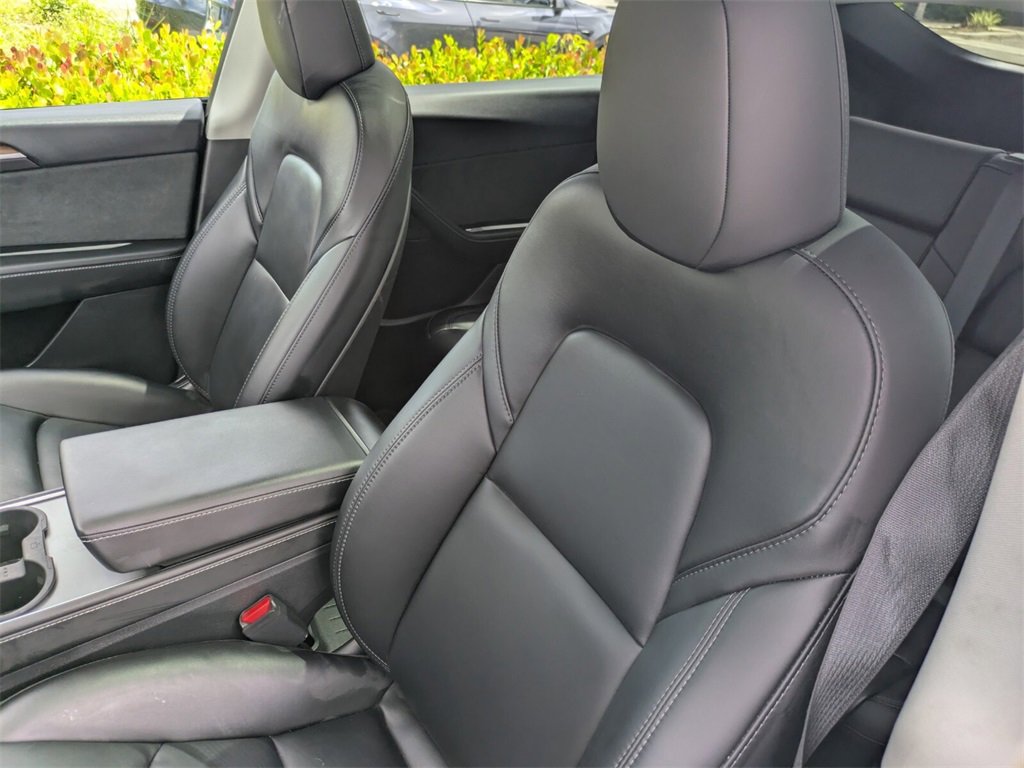 2024 Tesla Model Y Long Range photo 10
