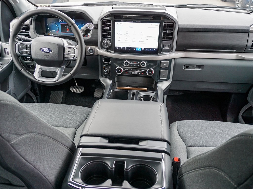 2025 Ford F-150 XLT photo 14