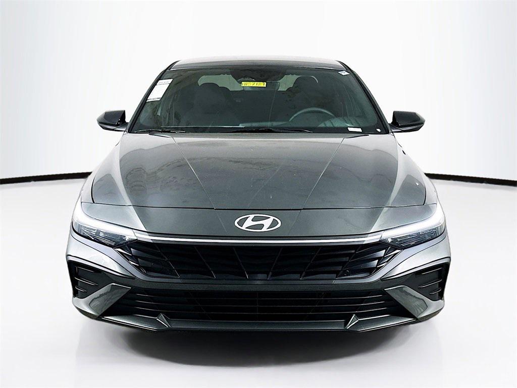 2025 Hyundai Elantra Hybrid SEL Sport photo 2