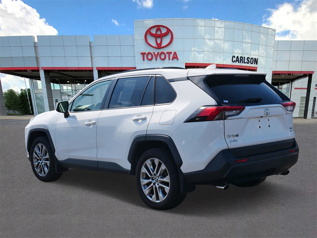 2019 Toyota RAV4 XLE Premium photo 4