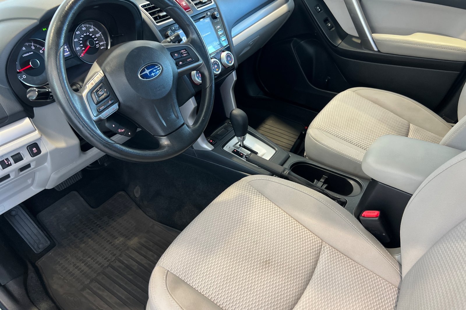 2016 Subaru Forester 2.5i Premium photo 9