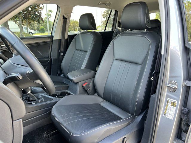 2023 Volkswagen Tiguan SE photo 3