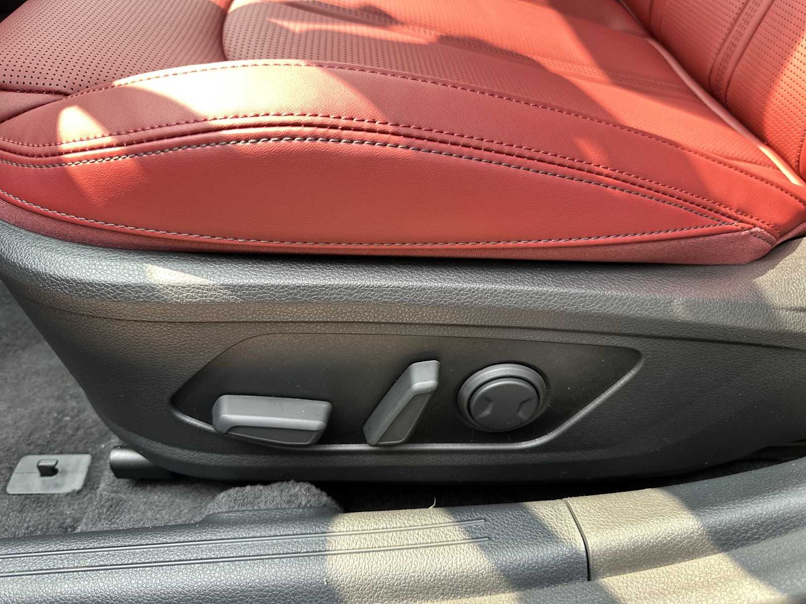 2025 Kia K5 GT-Line photo 4
