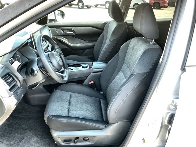 2024 Nissan Rogue SV photo 2