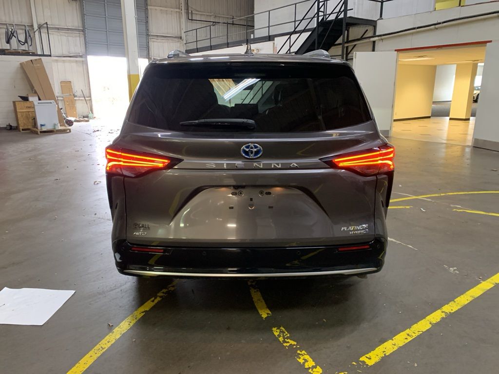 2024 Toyota Sienna Platinum photo 4