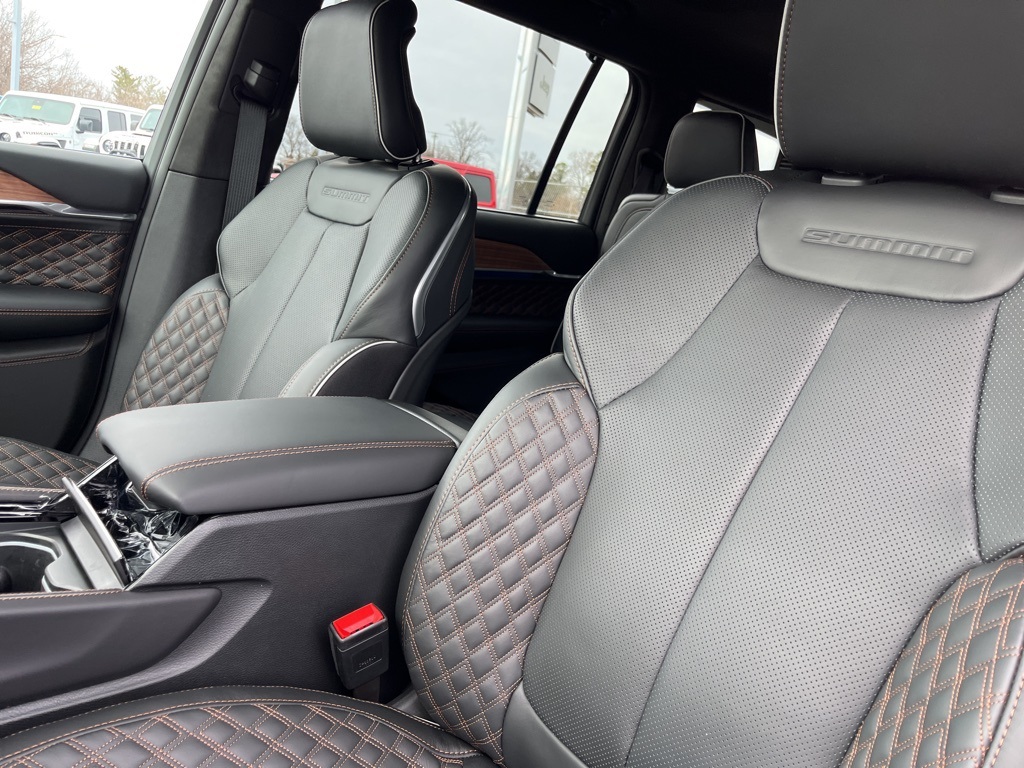 2025 Jeep Grand Cherokee L Summit Reserve photo 32
