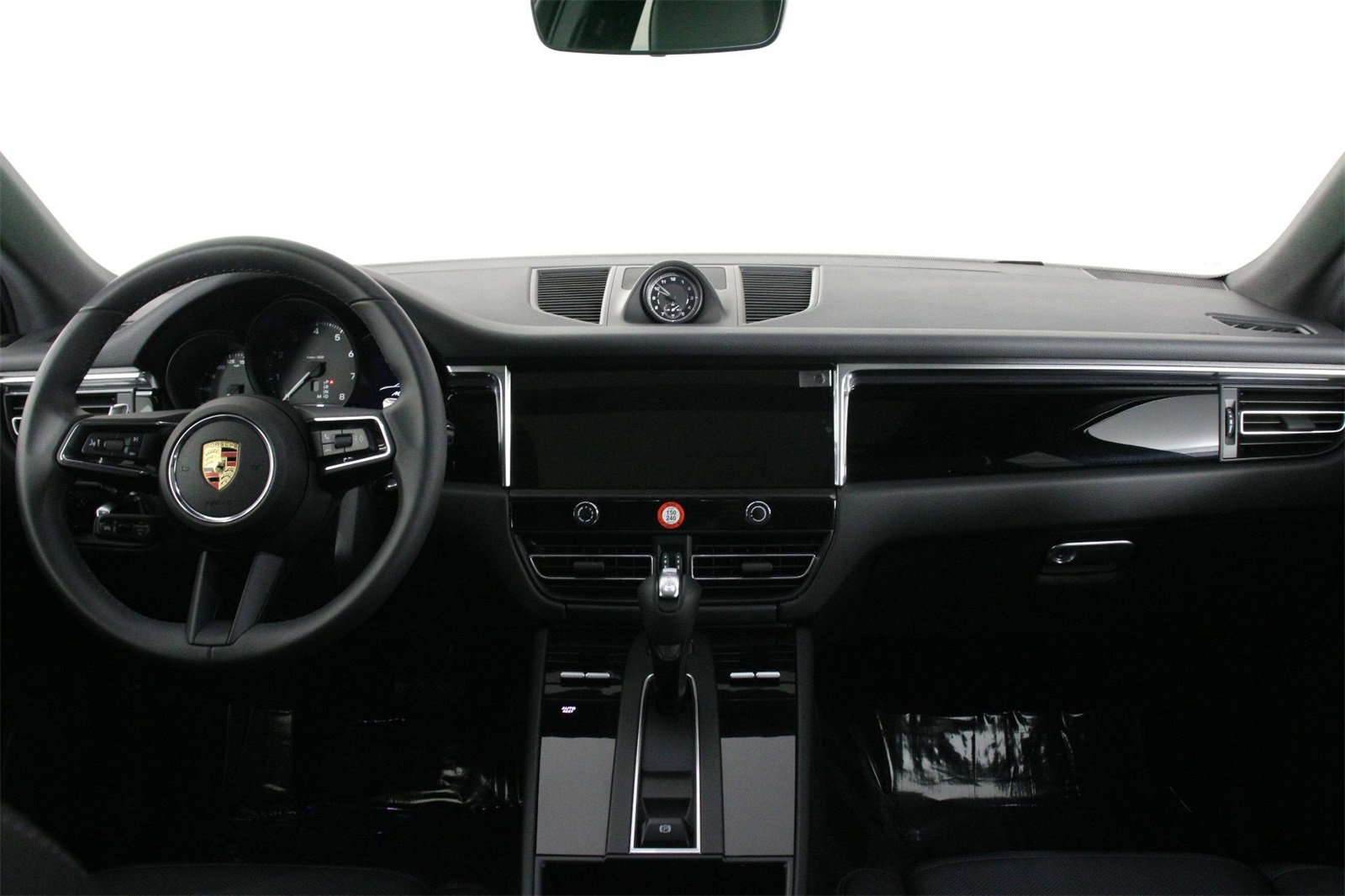 2025 Porsche Macan photo 11