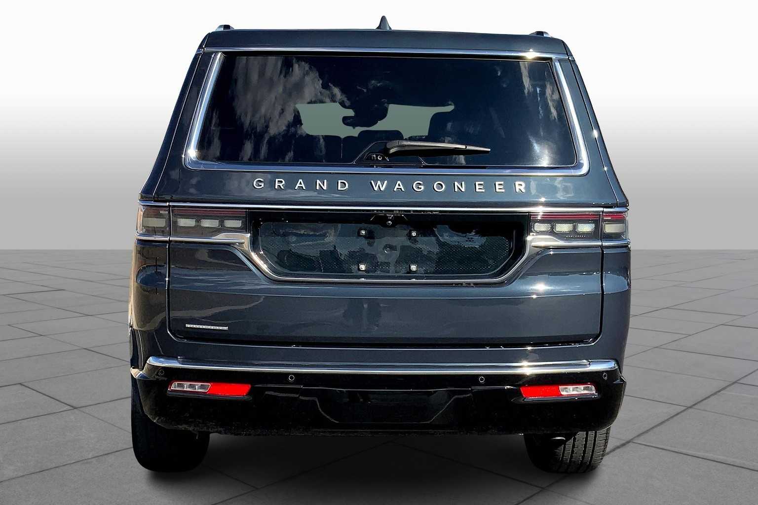 2023 Jeep Grand Wagoneer photo 3