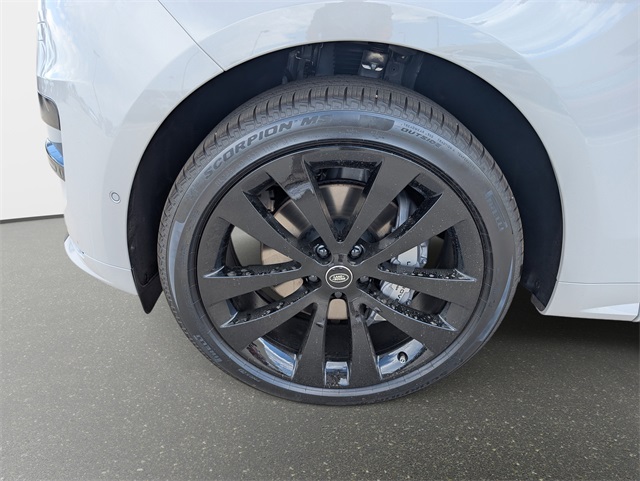 2025 Land Rover Range Rover Sport SE photo 4