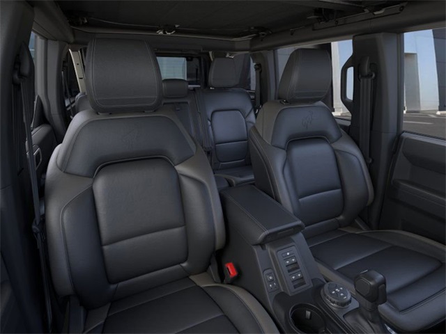 2025 Ford Bronco Outer Banks photo 3