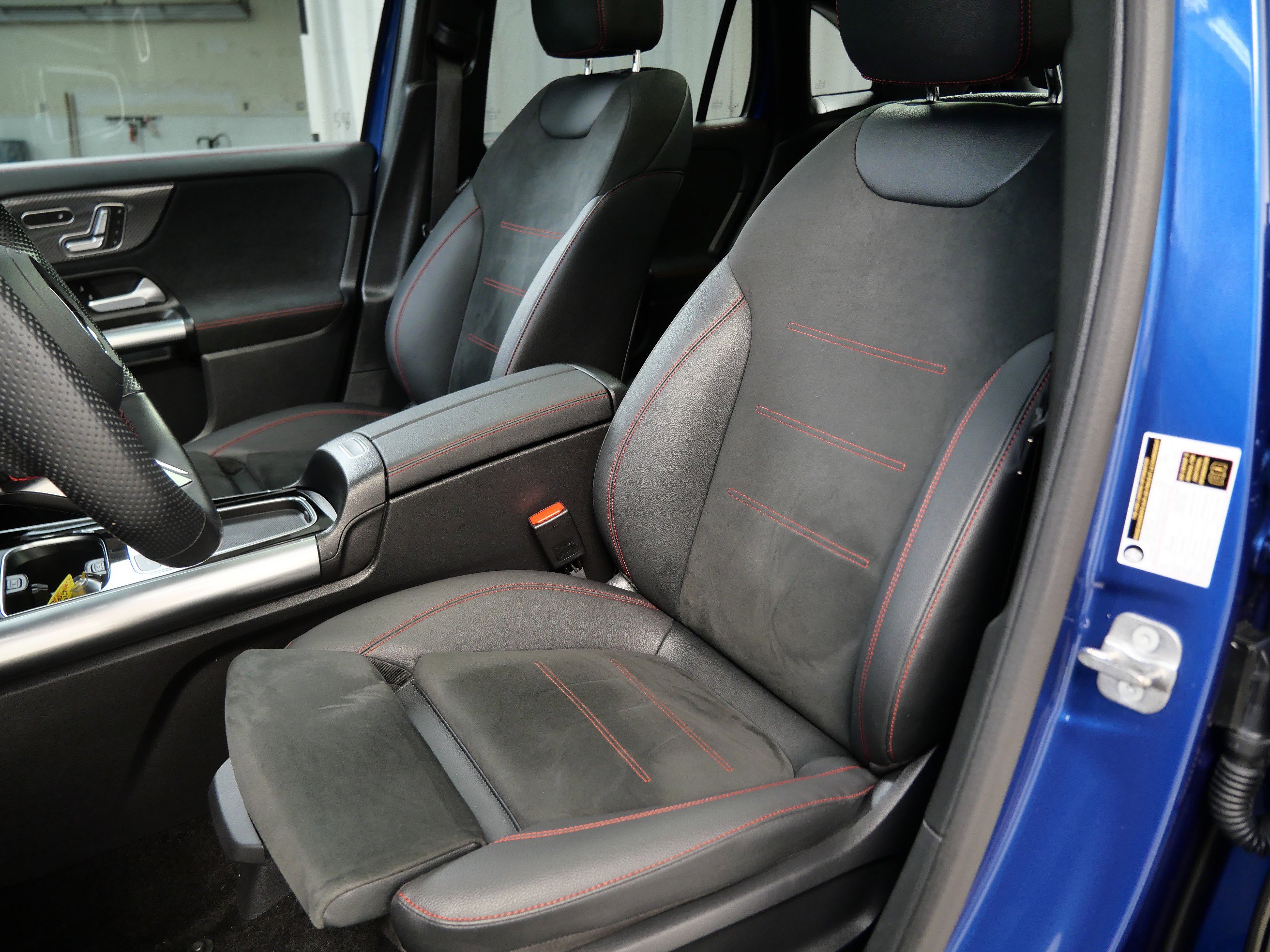 2025 Mercedes Benz GLA 250 4MATIC photo 3