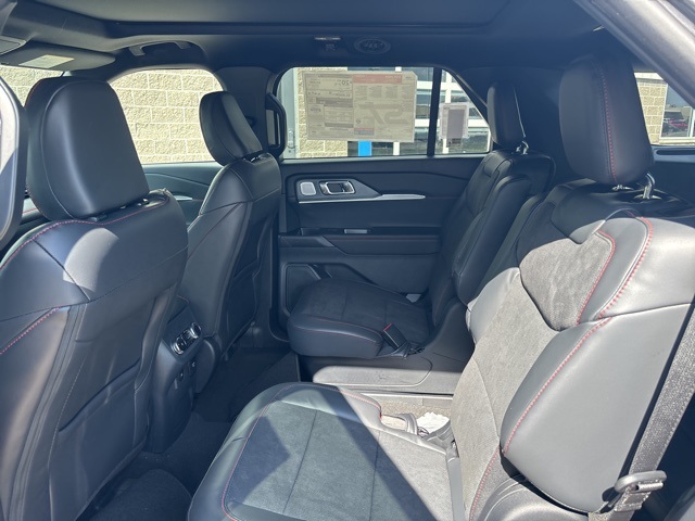 2025 Ford Explorer ST photo 29