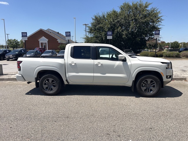 2025 Nissan Frontier SV photo 2