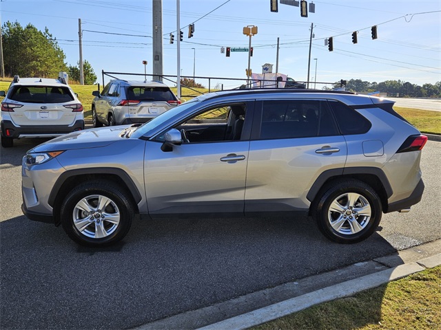 2021 Toyota RAV4 XLE photo 4