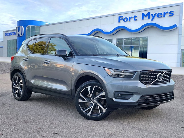 2019 Volvo XC40 Momentum's photo