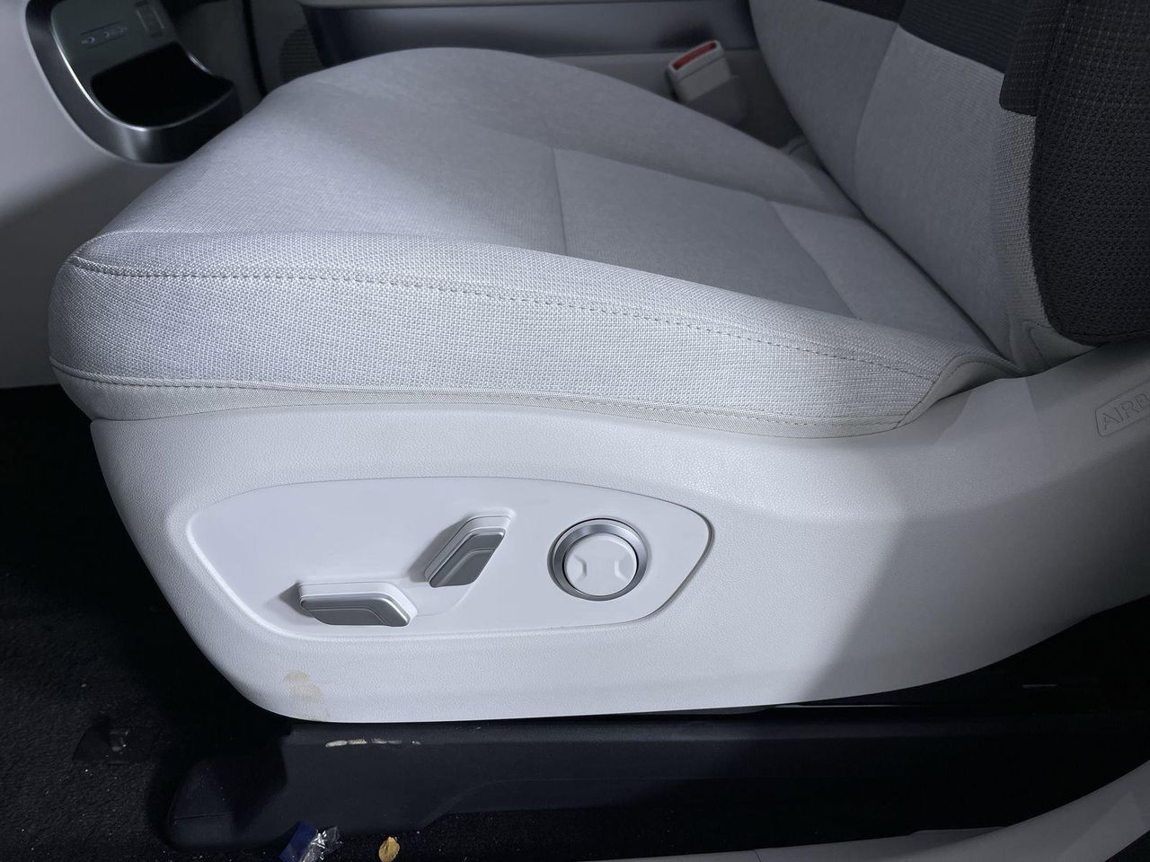 2026 Hyundai Ioniq SE photo 21