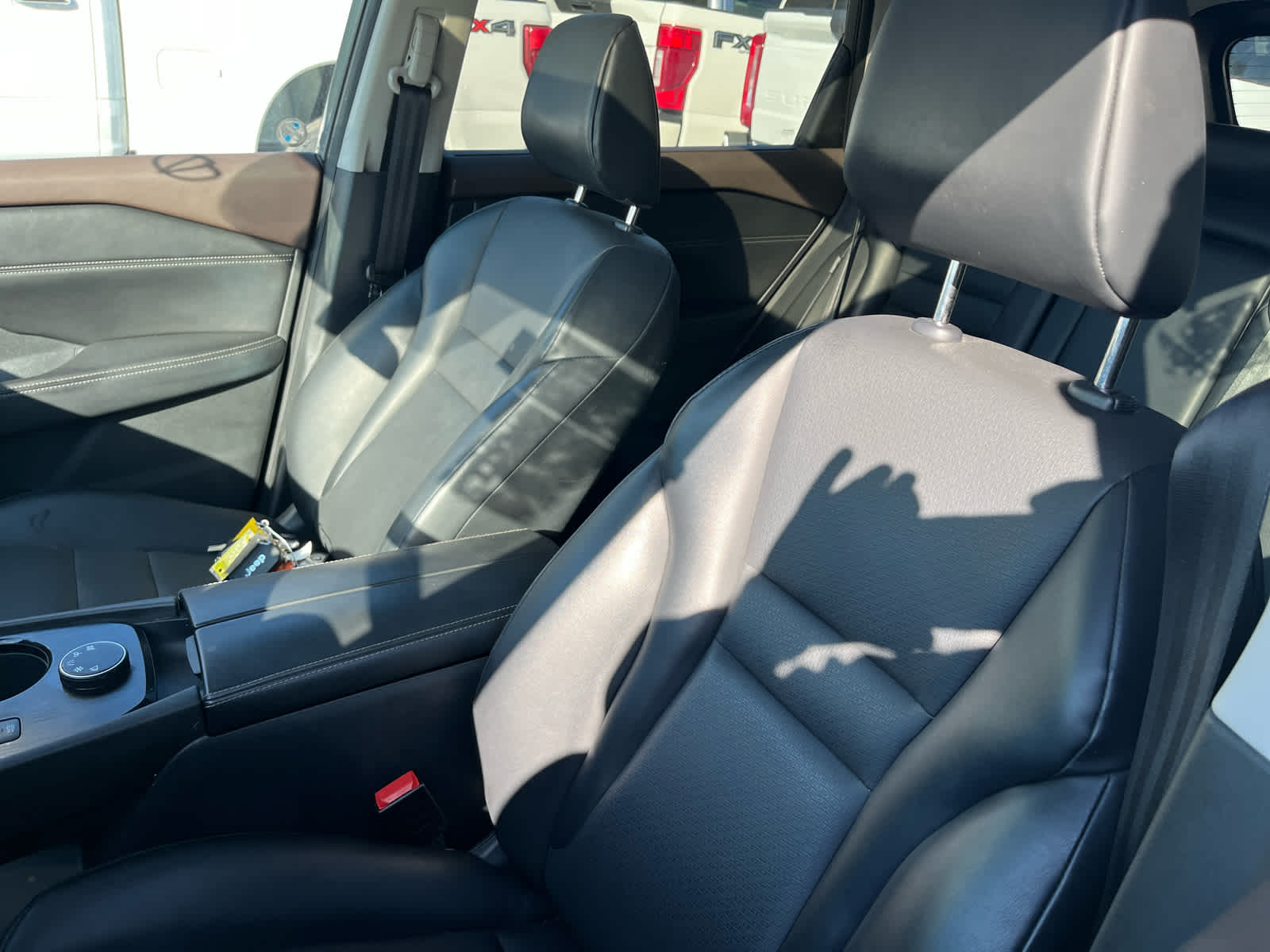 2021 Nissan Rogue SV photo 2
