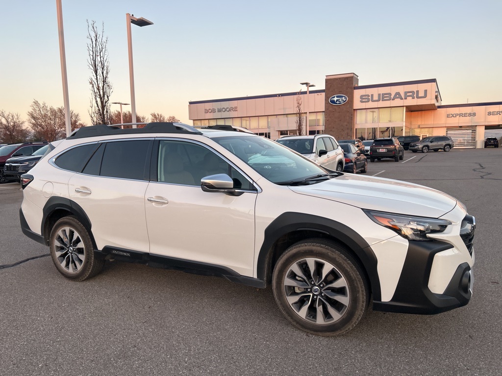 2025 Subaru Outback Touring's photo