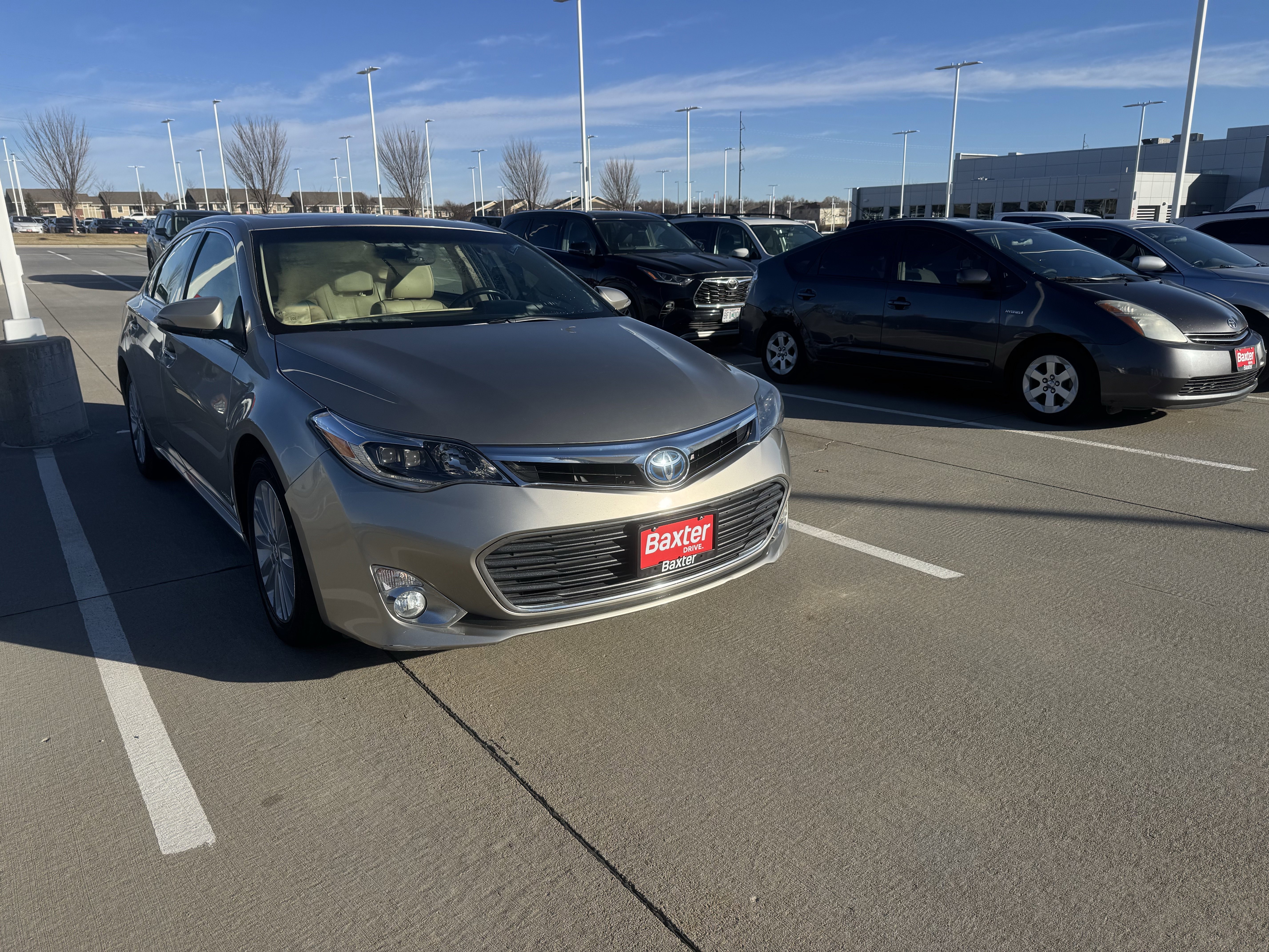 2014 Toyota Avalon Limited Hybrid's photo