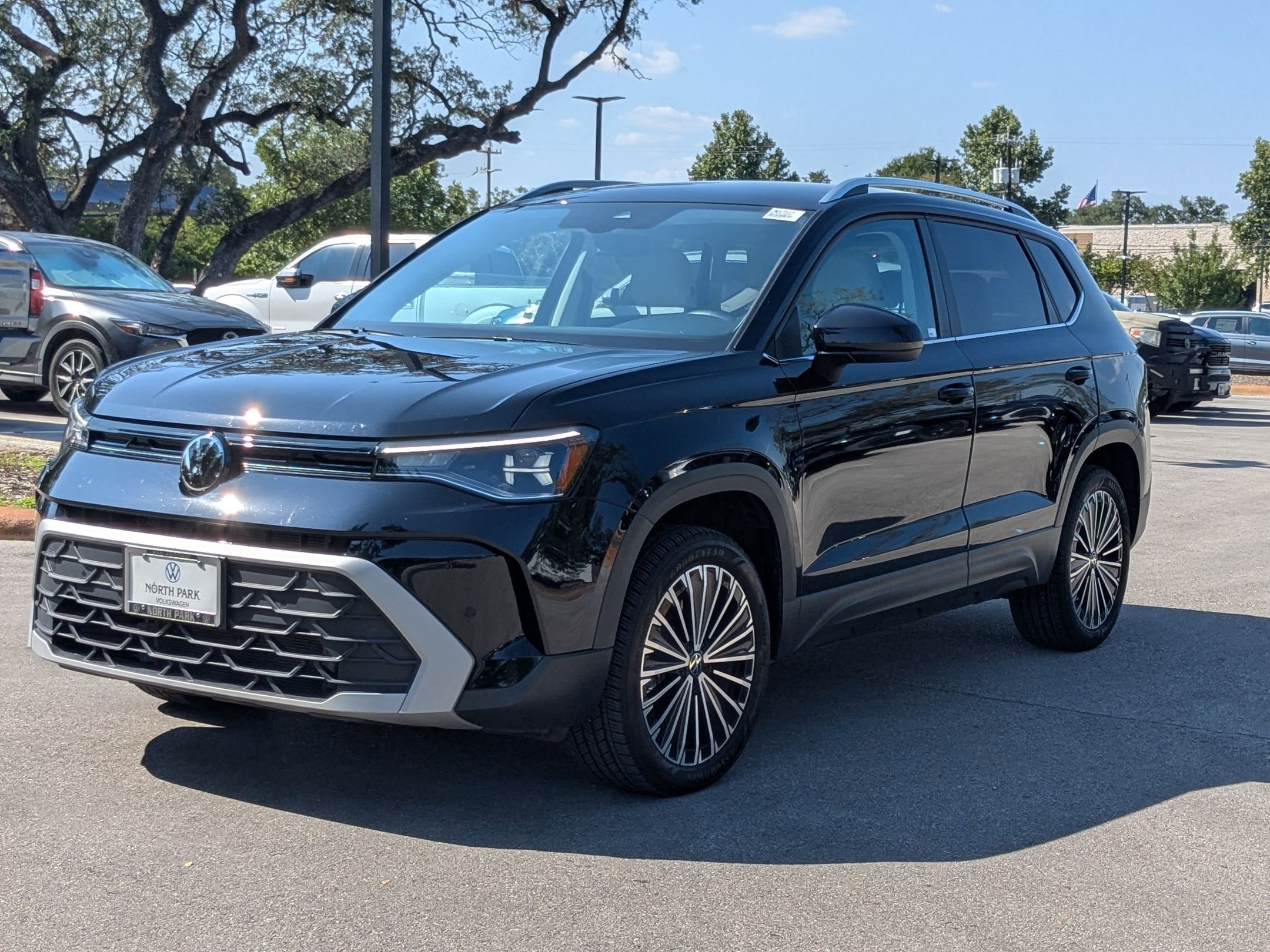 2025 Volkswagen Taos SE photo 4