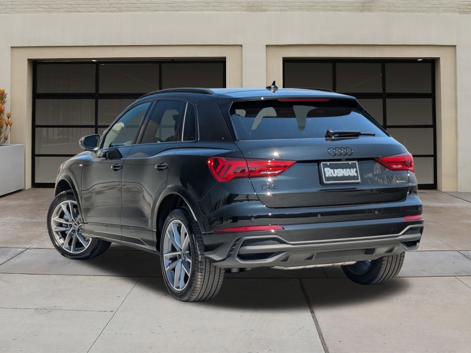 2025 Audi Q3 S line Premium photo 2
