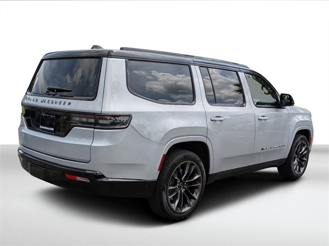 2024 Jeep Grand Wagoneer II photo 3