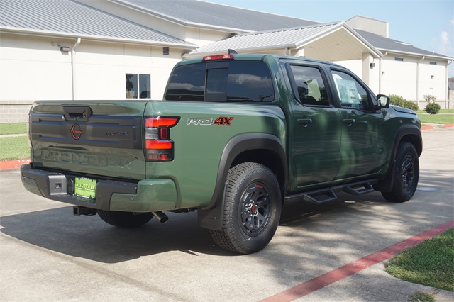 2026 Nissan Frontier LE photo 2