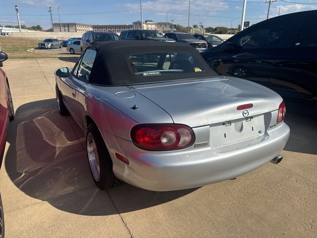 2001 Mazda MX-5 Miata Miata Base photo 4