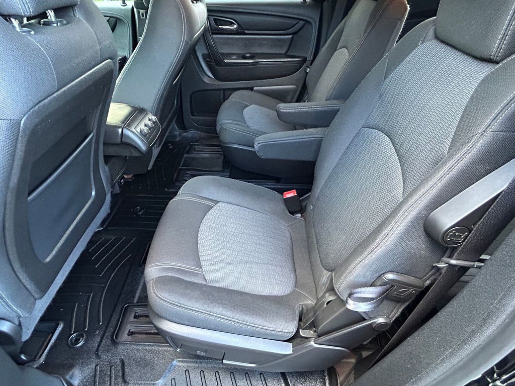 2017 Chevrolet Traverse 1LT photo 17