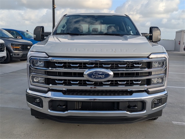 2026 Ford F-350 Lariat photo 2