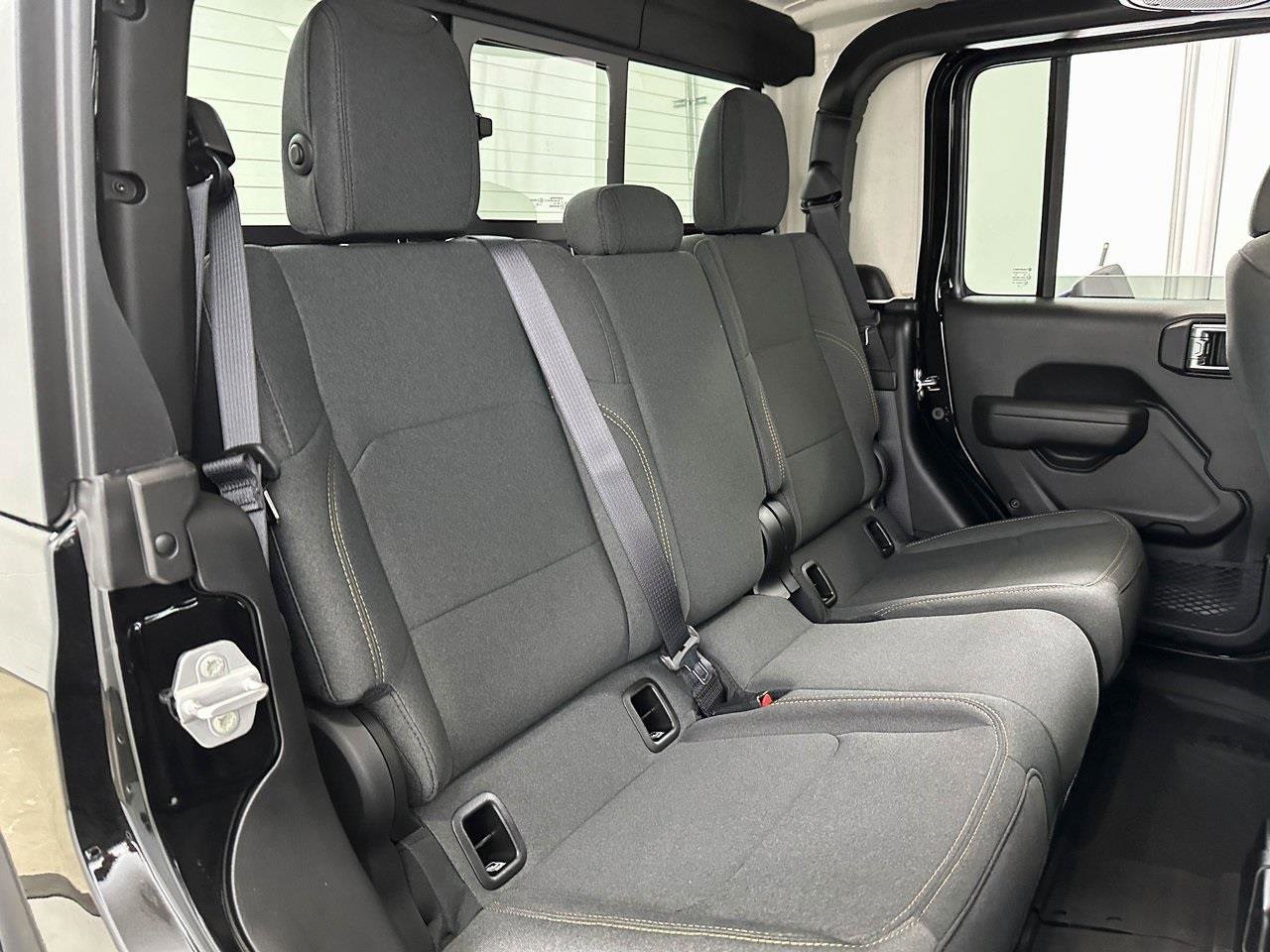 2025 Jeep Gladiator Sport S photo 19