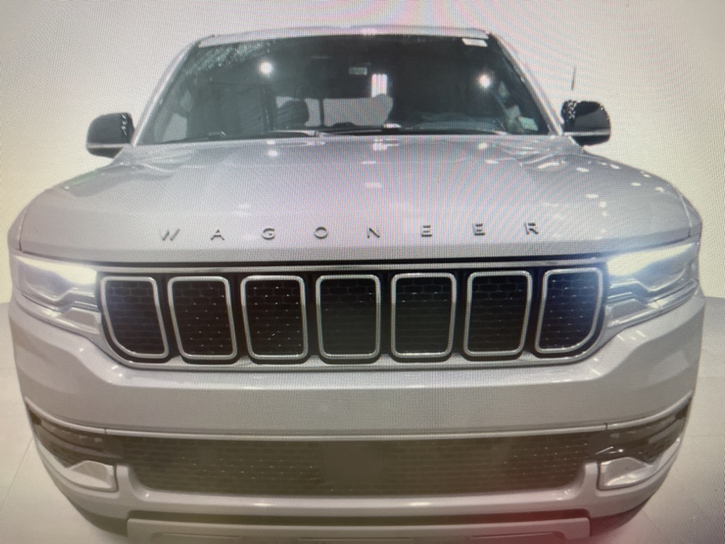 2024 Jeep Wagoneer L Series II photo 2