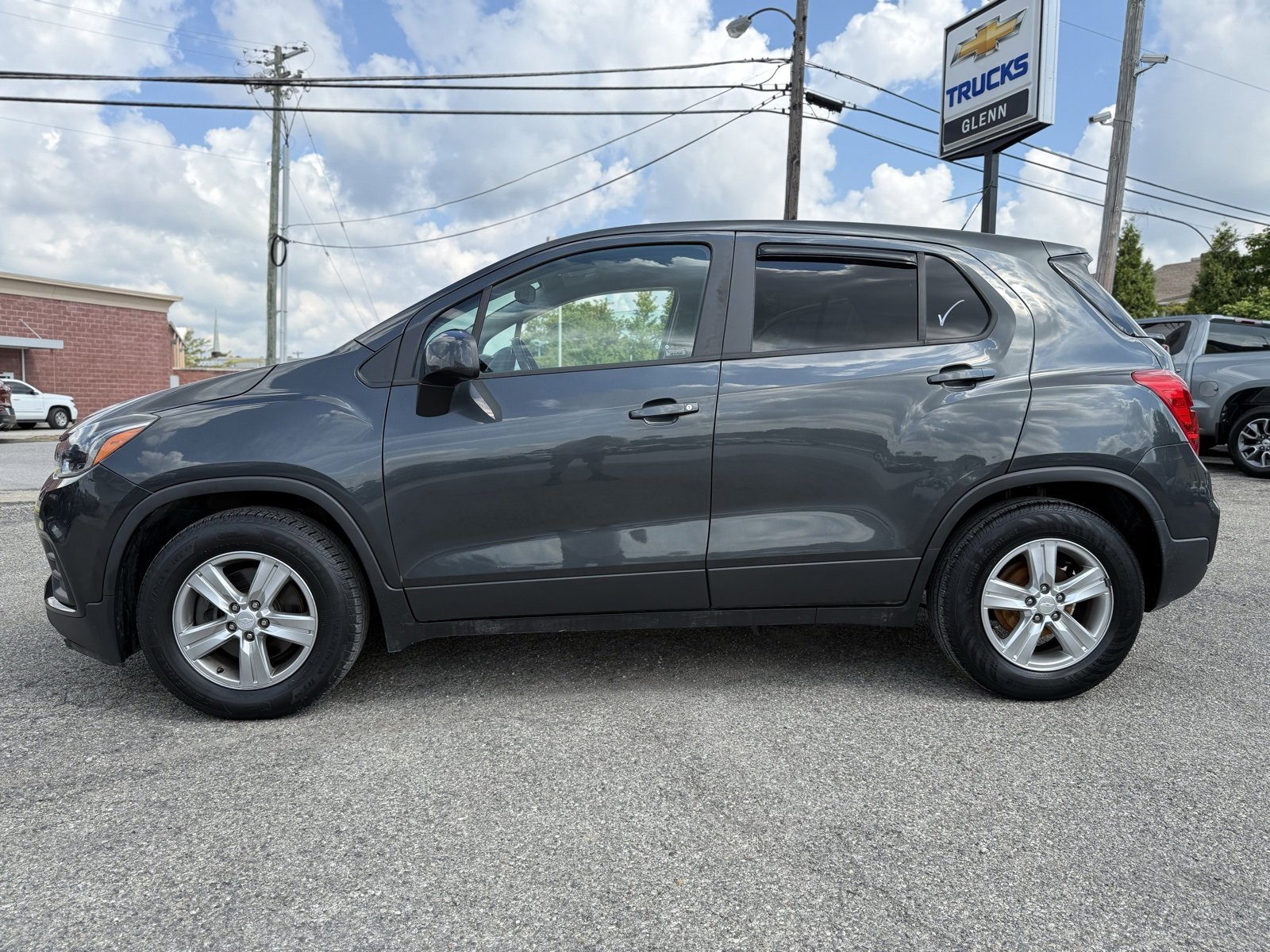 2019 Chevrolet Trax LS photo 2