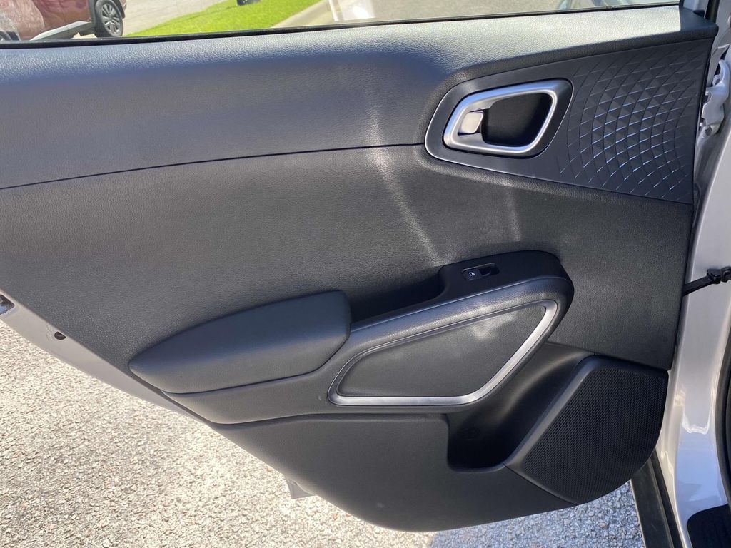 2021 Kia Soul S photo 12