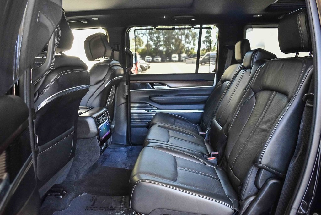 2022 Jeep Grand Wagoneer I photo 17