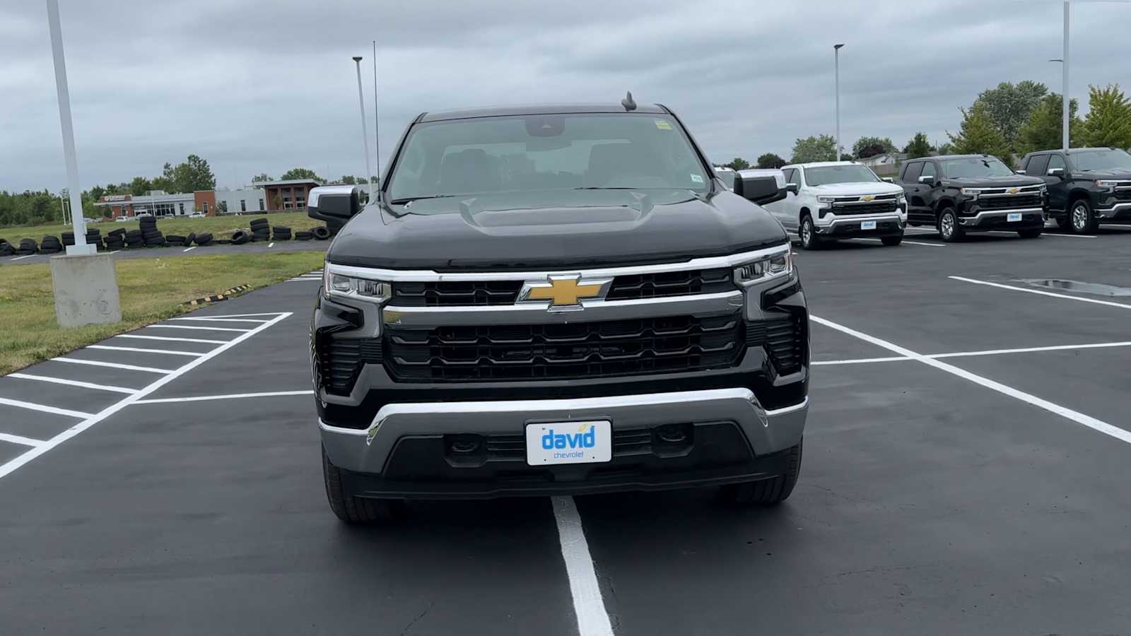 2026 Chevrolet Silverado 1500 LT photo 2