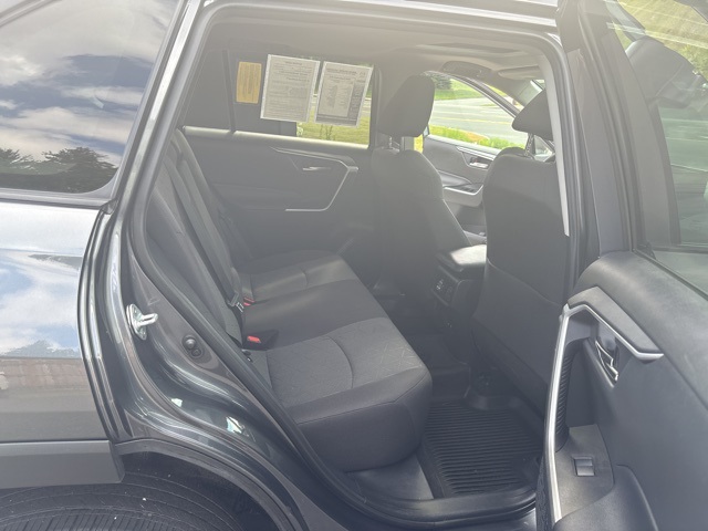 2020 Toyota RAV4 XLE photo 9
