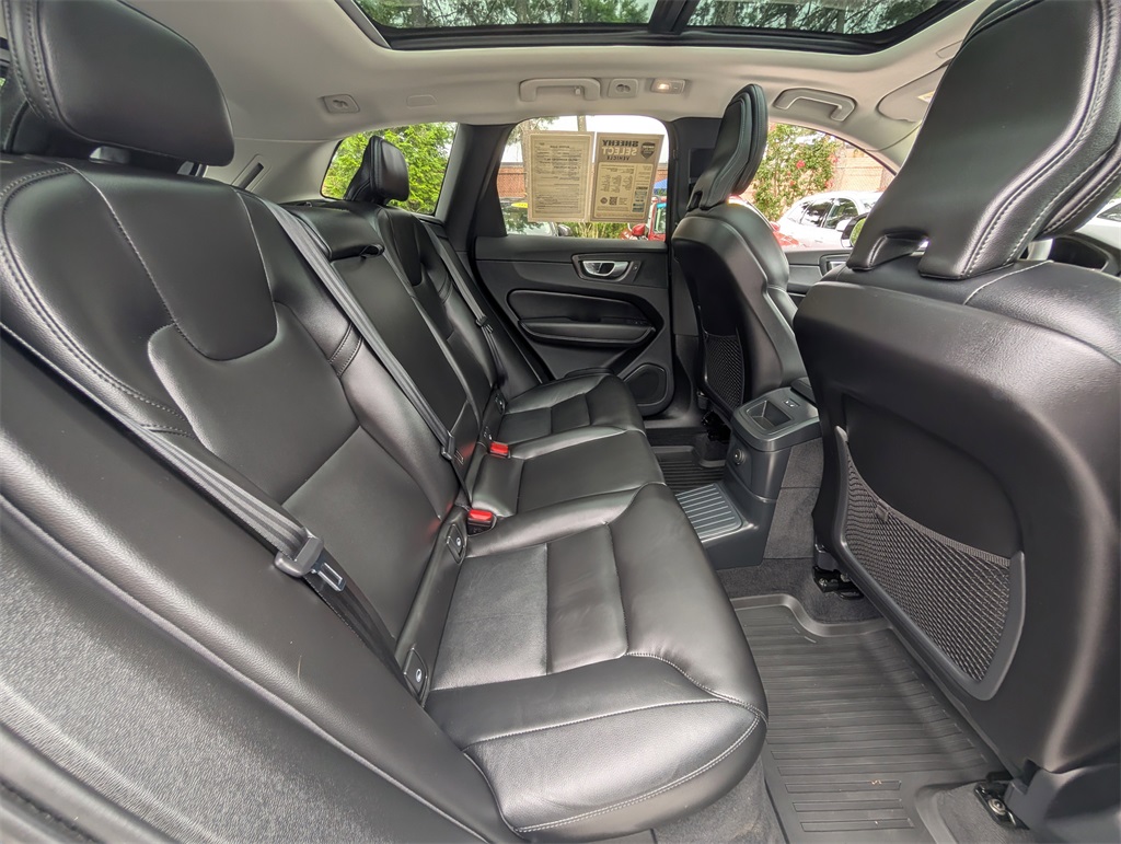 2024 Volvo XC60 Recharge Hybrid T8 Plus photo 3