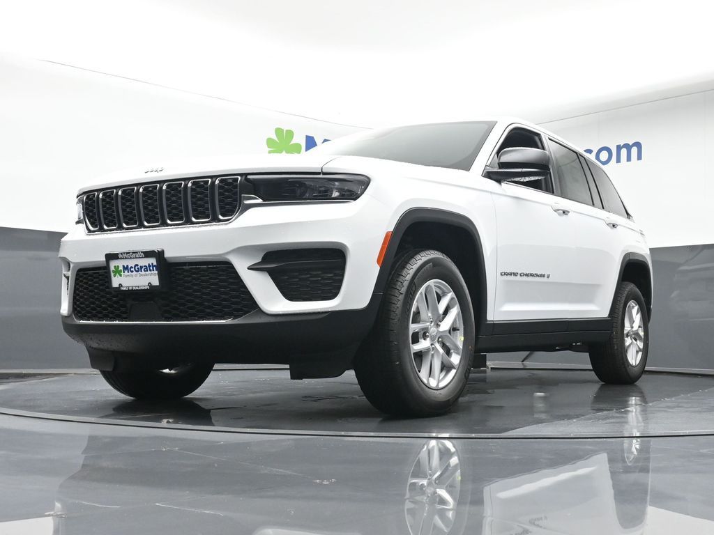 2025 Jeep Grand Cherokee Laredo X photo 4