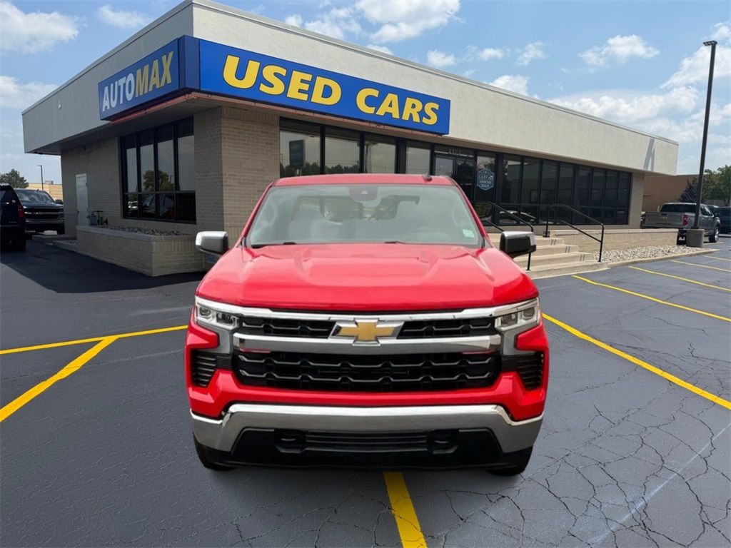 2023 Chevrolet Silverado 1500 LT photo 2