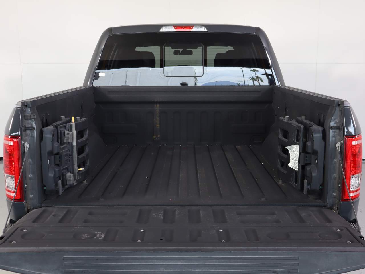 2016 Ford F-150 Lariat photo 4