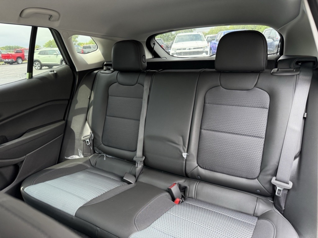 2025 Chevrolet Trax LT photo 13