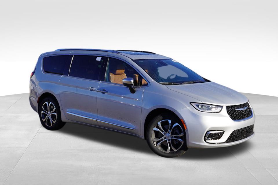 2026 Chrysler Pacifica Pinnacle's photo