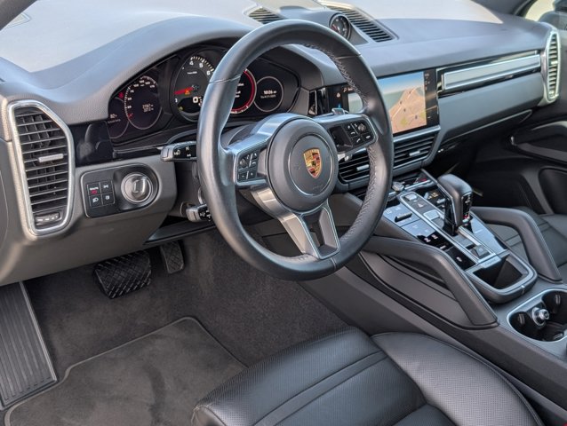 2023 Porsche Cayenne Platinum Edition photo 3
