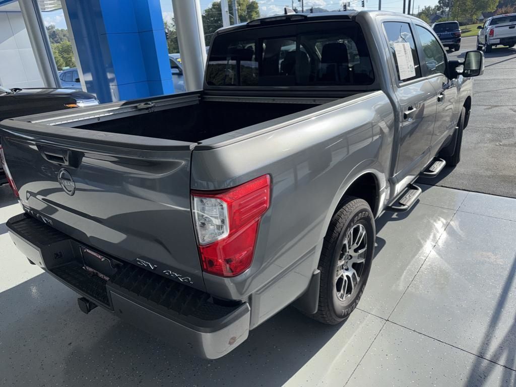 2024 Nissan Titan SV photo 3